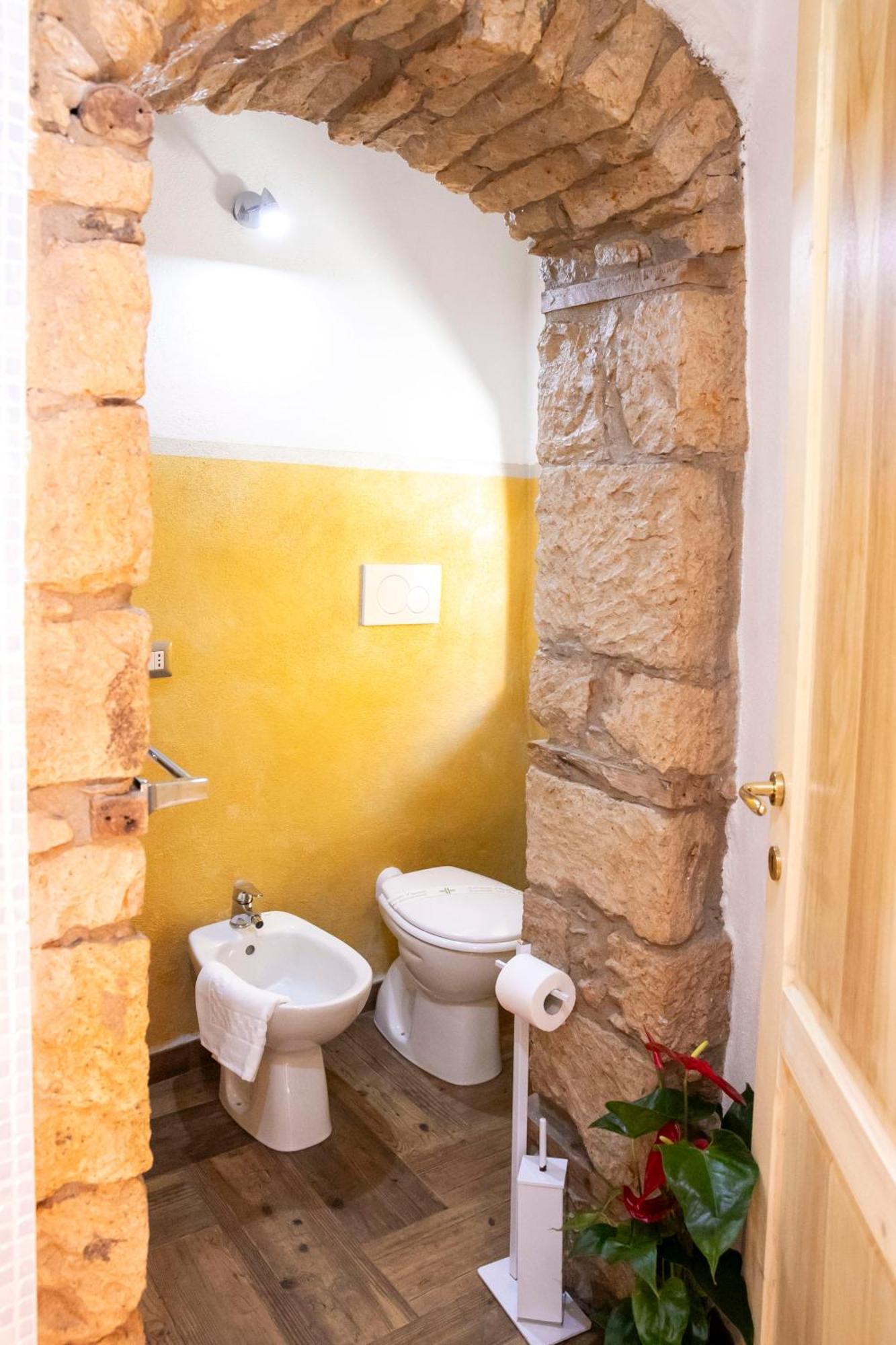 La Torre Del Pozzo Guest House Боза Екстериор снимка